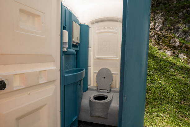 Porta potty delivery and setup in Holmes Beach, FL